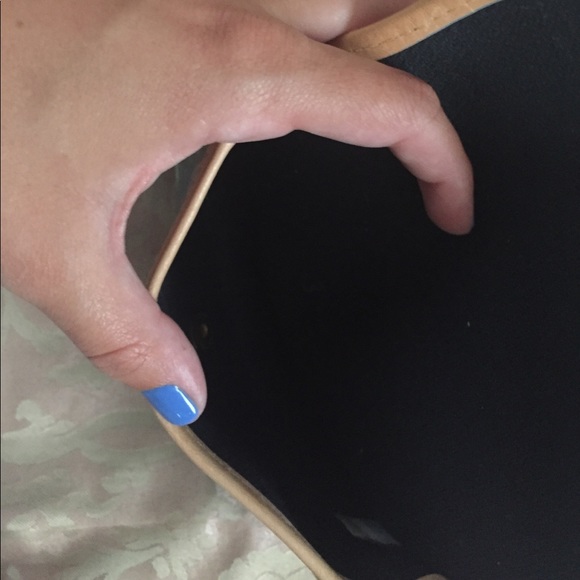 Dooney and Bourke wristlet - Picture 6 of 8