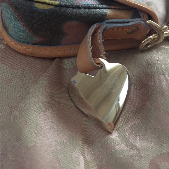 Dooney and Bourke wristlet - Picture 8 of 8