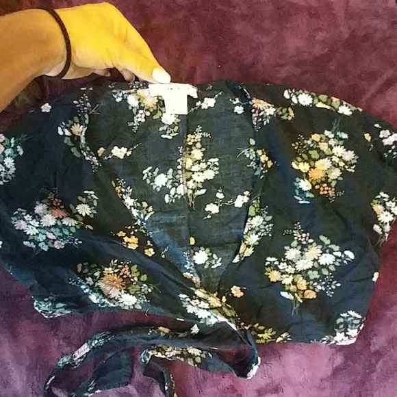 Tie front floral crop top - Picture 2 of 2