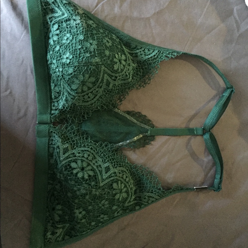 BRAND NEW VS BRALETTE