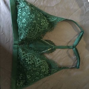 BRAND NEW VS BRALETTE