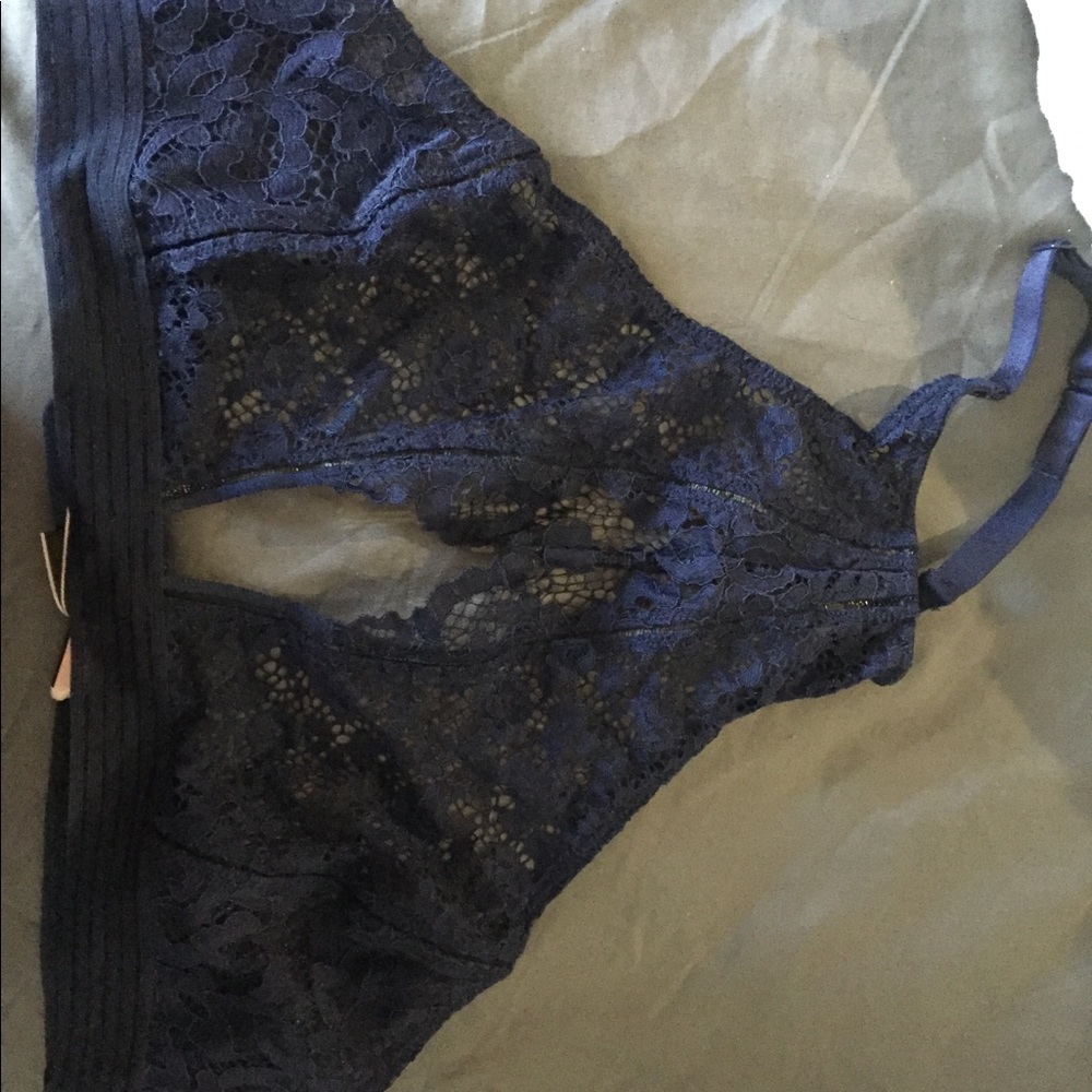 BRAND NEW VS BRALETTE