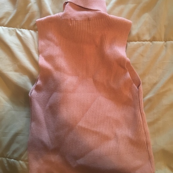 Pink Turtle neck crop top - Picture 2 of 2