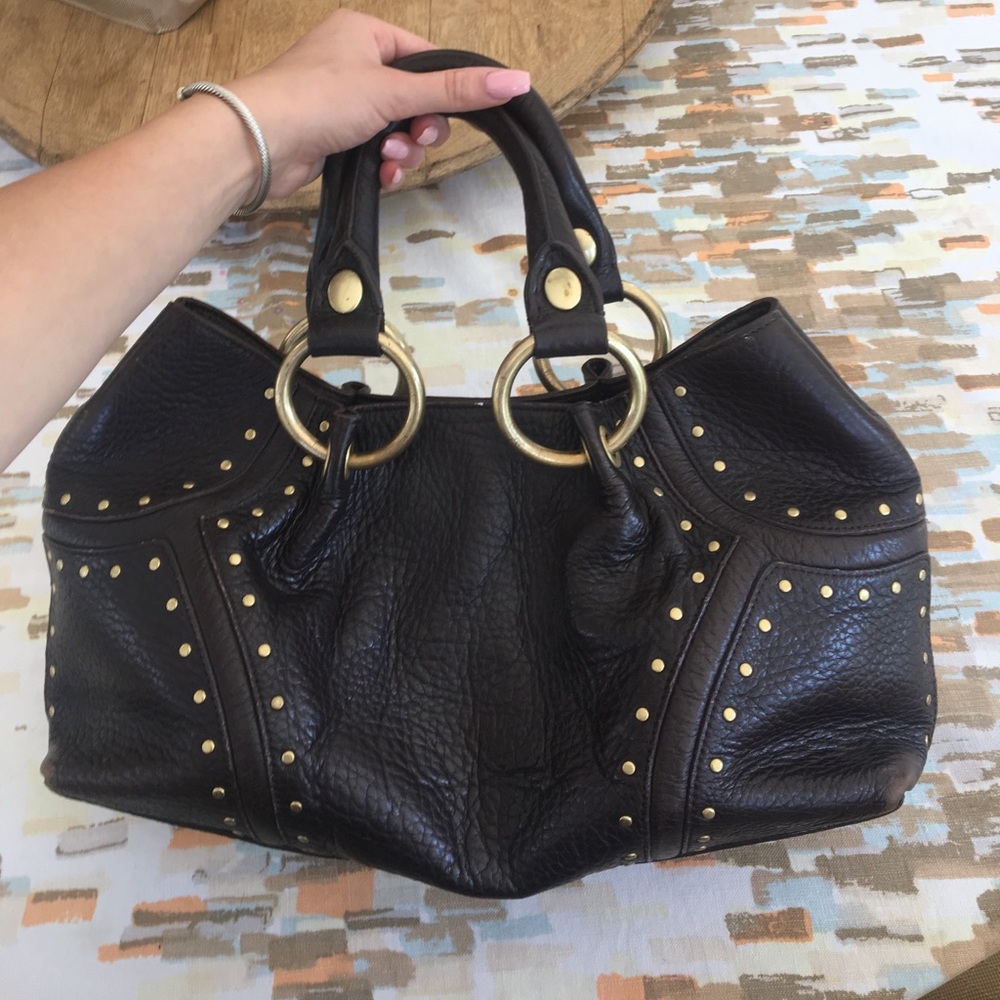 Leather handbag with gold metal