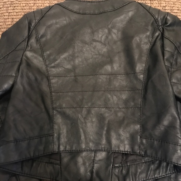 A jacket - Picture 2 of 3