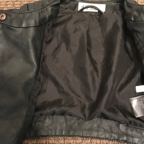 A jacket - Picture 3 of 3