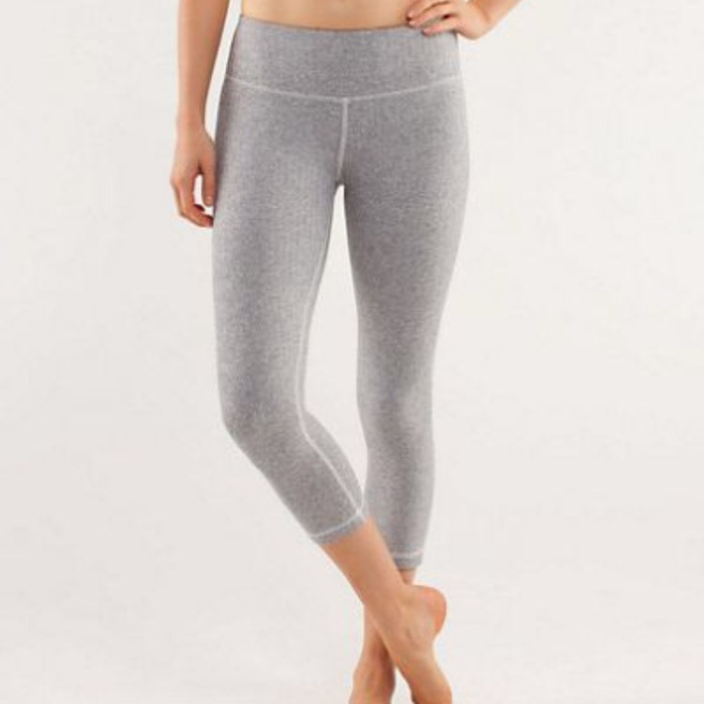 Bnwt wunder under crop super soft size 2. Grey.
