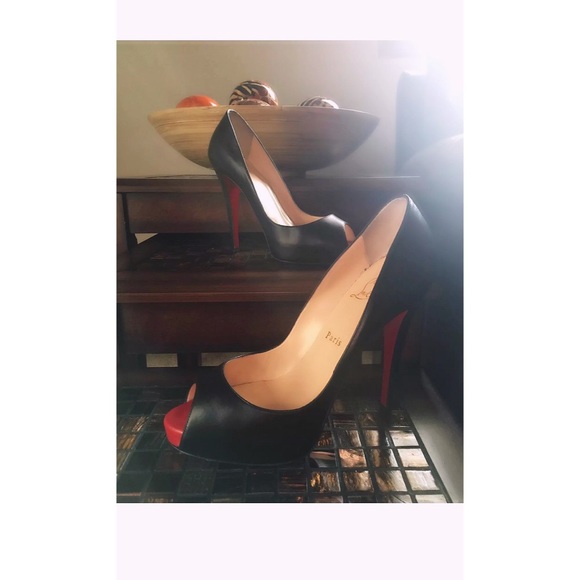 ⭐️ Host Pick ⭐️ Christian Louboutin Very Prive Peep Toe Pump 40 - Picture 5 of 8
