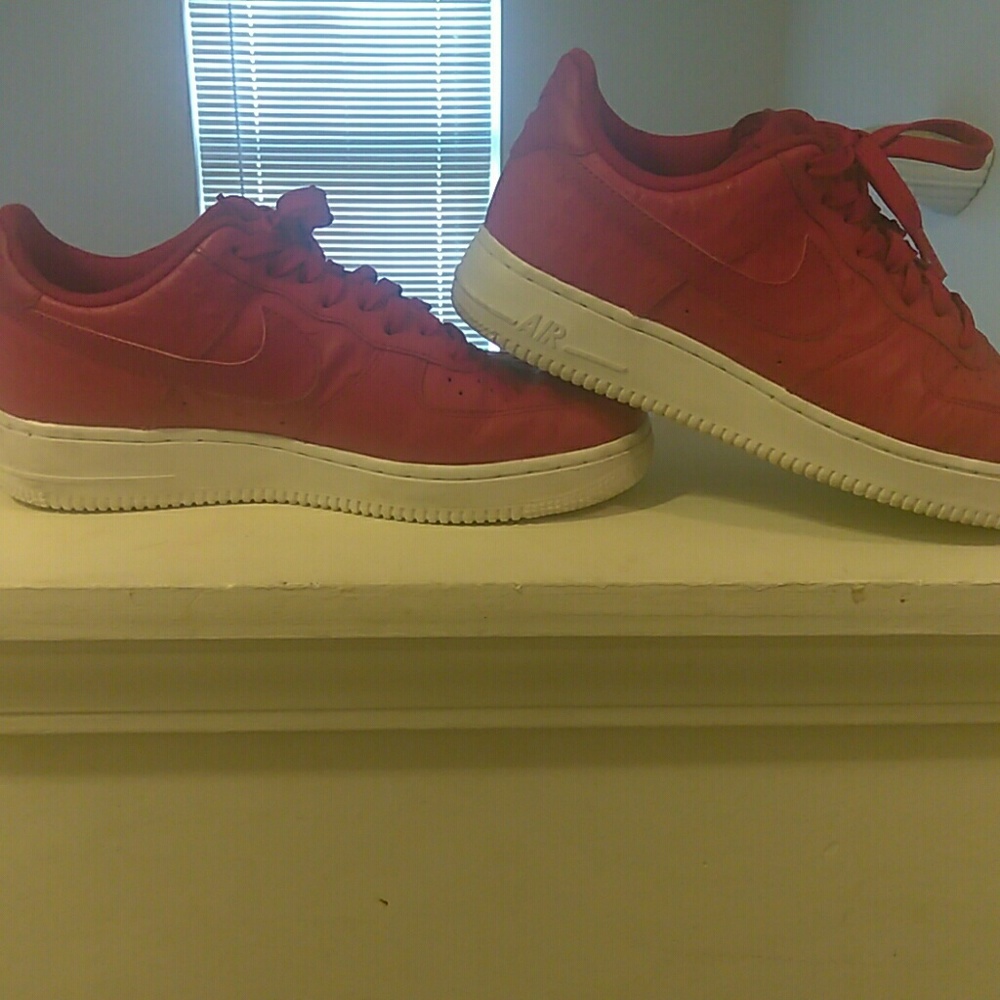 Red air nike