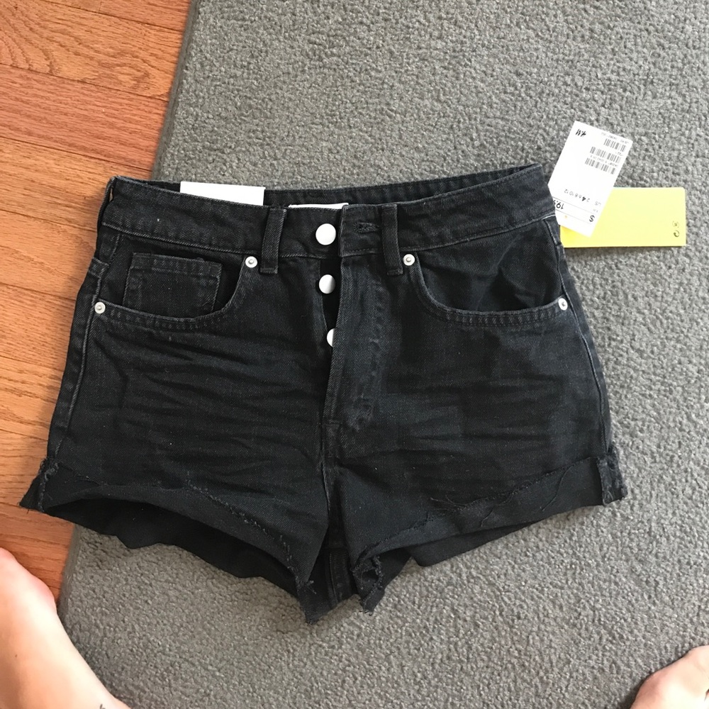 HM high waisted black shorts