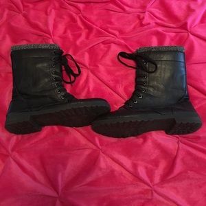 Combat boots with grey inside