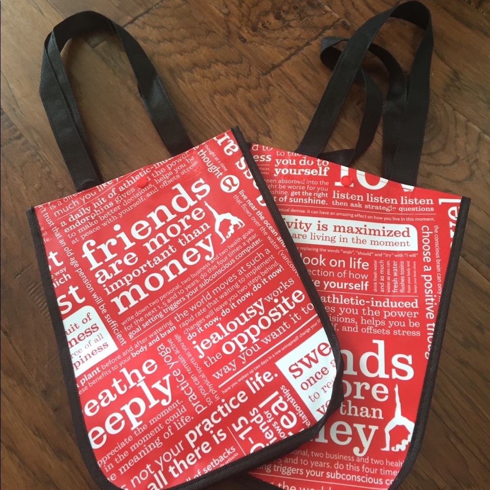 LAST TWO lulu lemon bags! 💋💄🎒