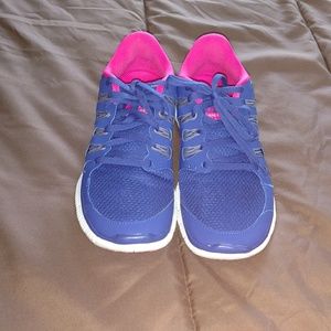 Women's Nikes size 7 EUC