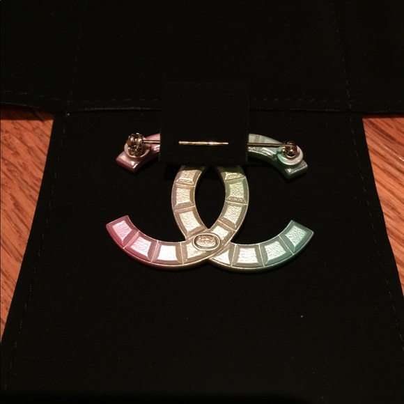 Chanel 17C Cuba Rainbow Brooch - Picture 3 of 4