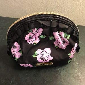 XMAS CLEARANCE 🎄 BETSEY JOHNSON COSMETICS BAG