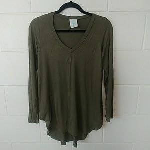 High-lo long sleeve olive green shirt
