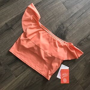 ** PRICE DROP** Kortni jeane ruffled around top