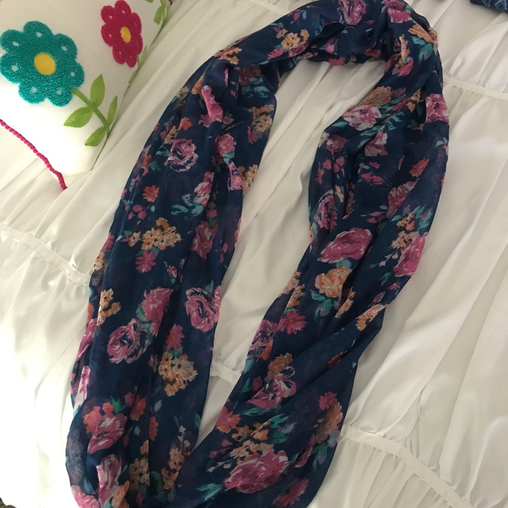 Infinity scarf - Picture 2 of 2