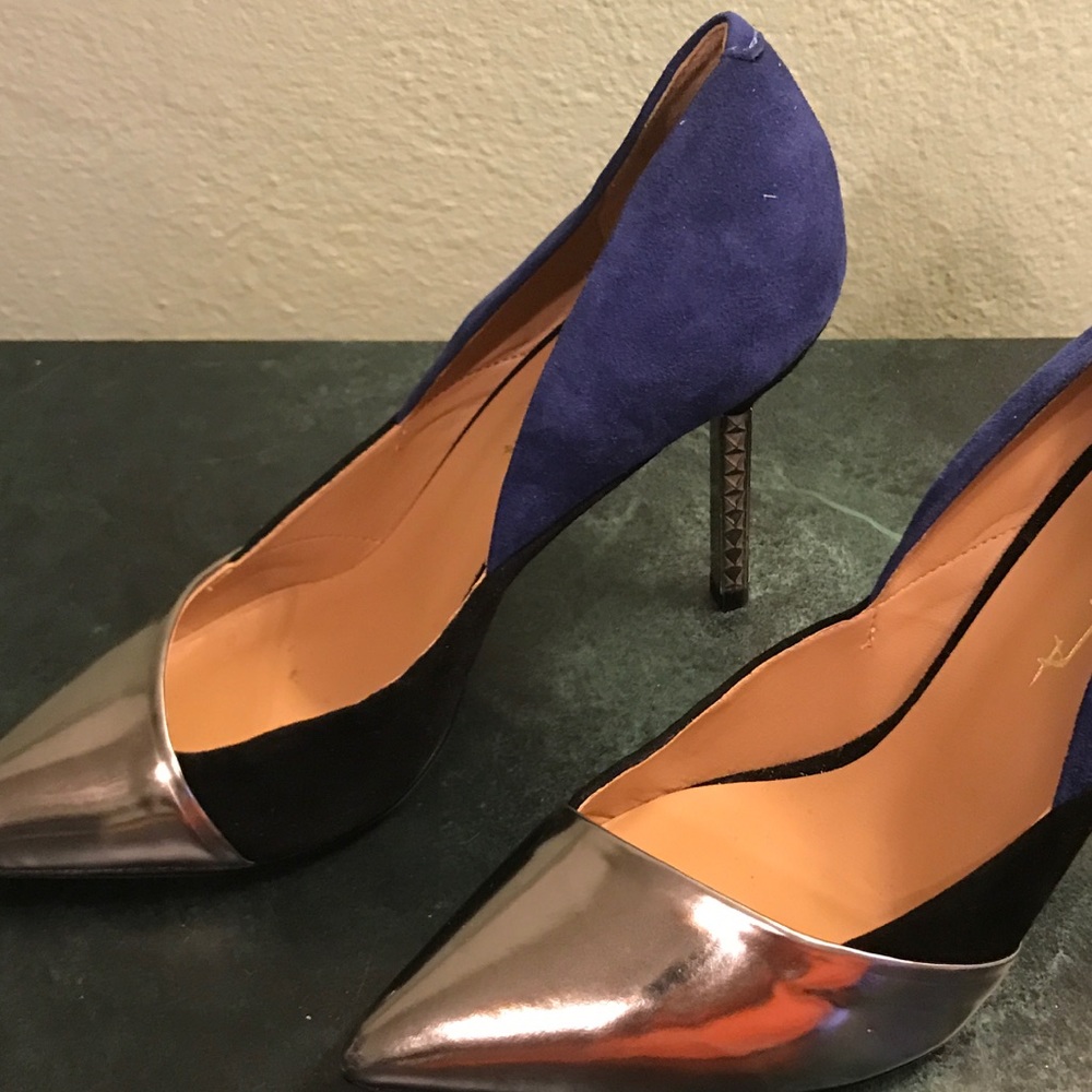 XMAS CLEARANCE 🎄 ART DECO HEEL PUMP/NWOT