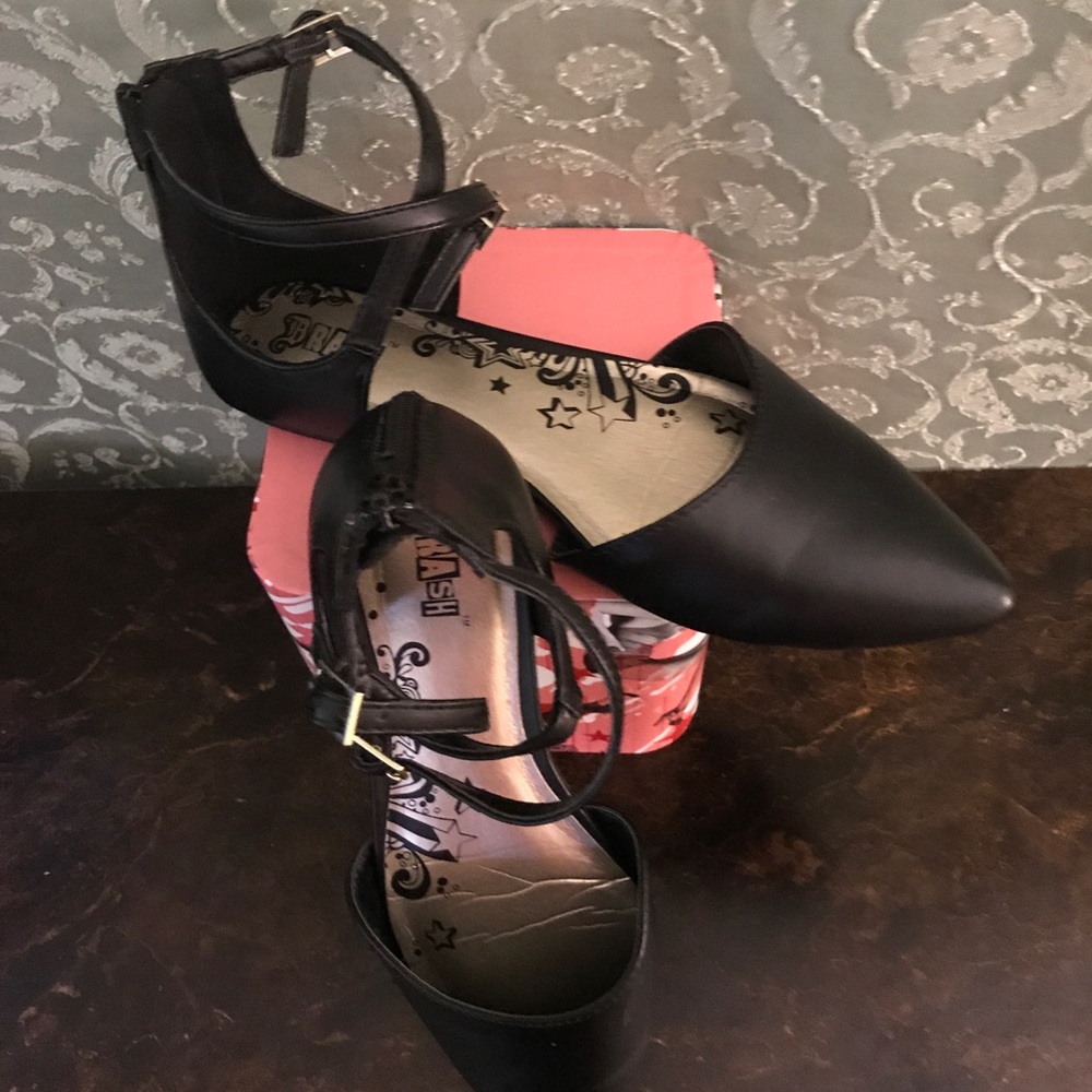 Black Strap flats