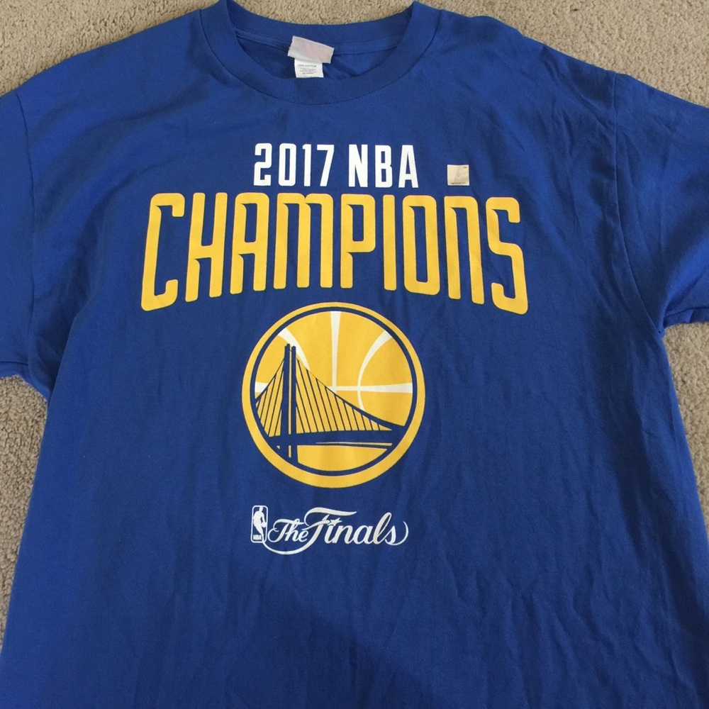 GS Warriors NBA 2017 finals large men's T-shirt