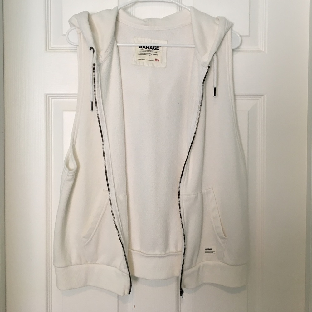 Garage hooded vest