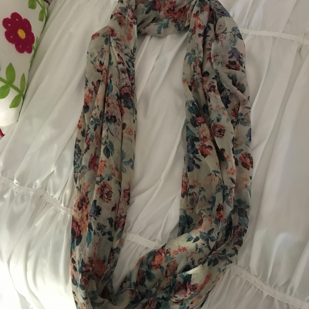 Infinity scarf - Picture 2 of 2
