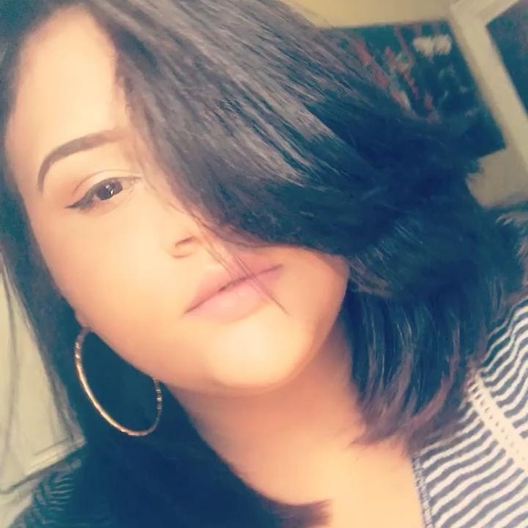 Meet your Posher, Julissa - Picture 1 of 1