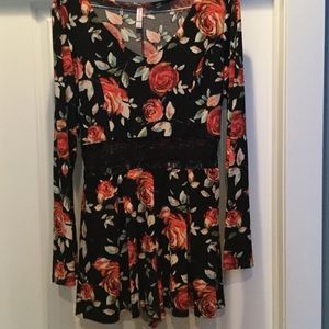 Adorable stretchy shorts romper 🌸