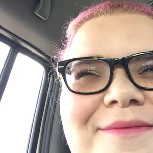 Meet your Posher, Safia