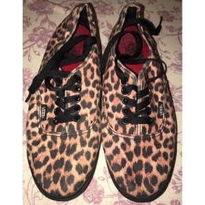 Leopard VANS