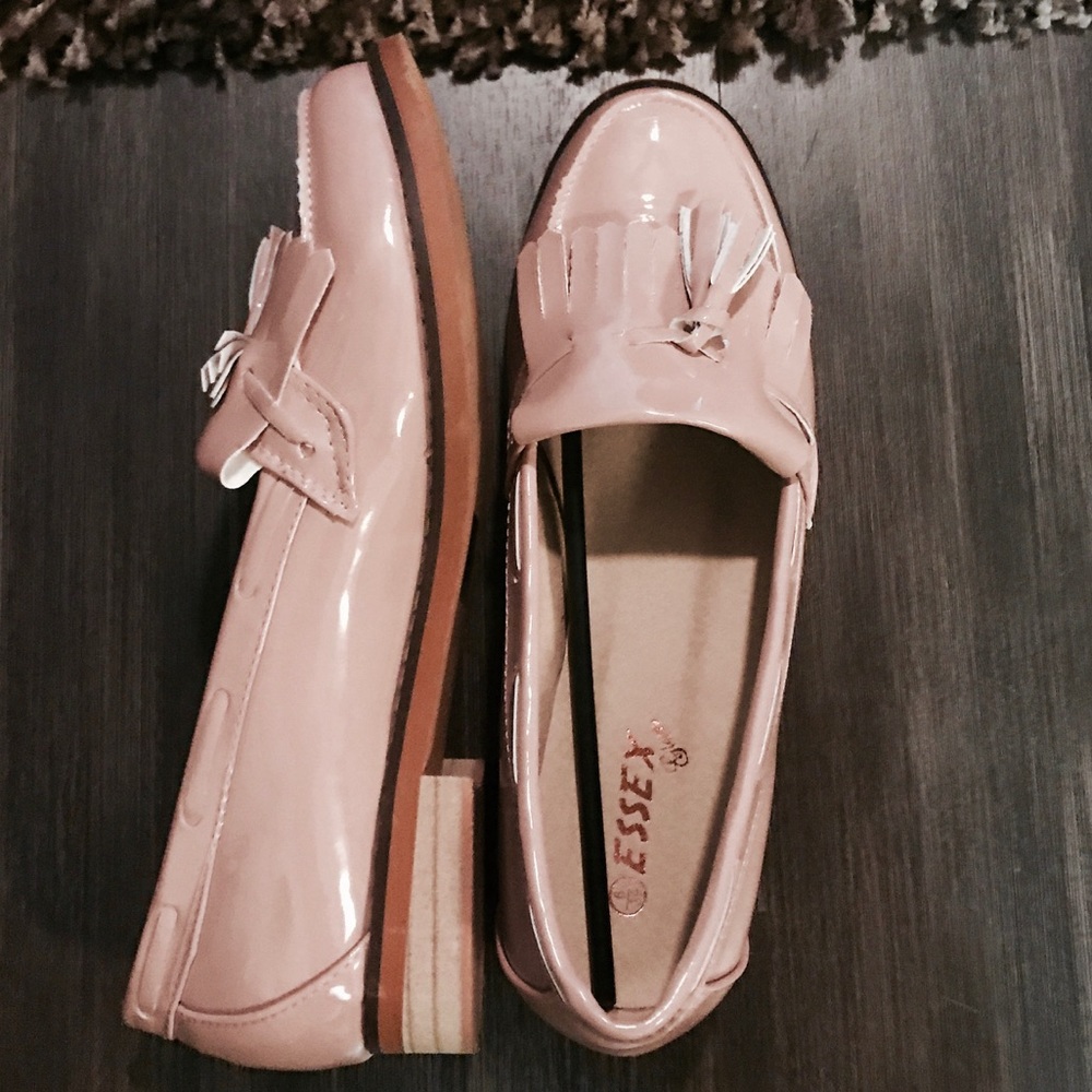 Nude loafers with tassels NWT