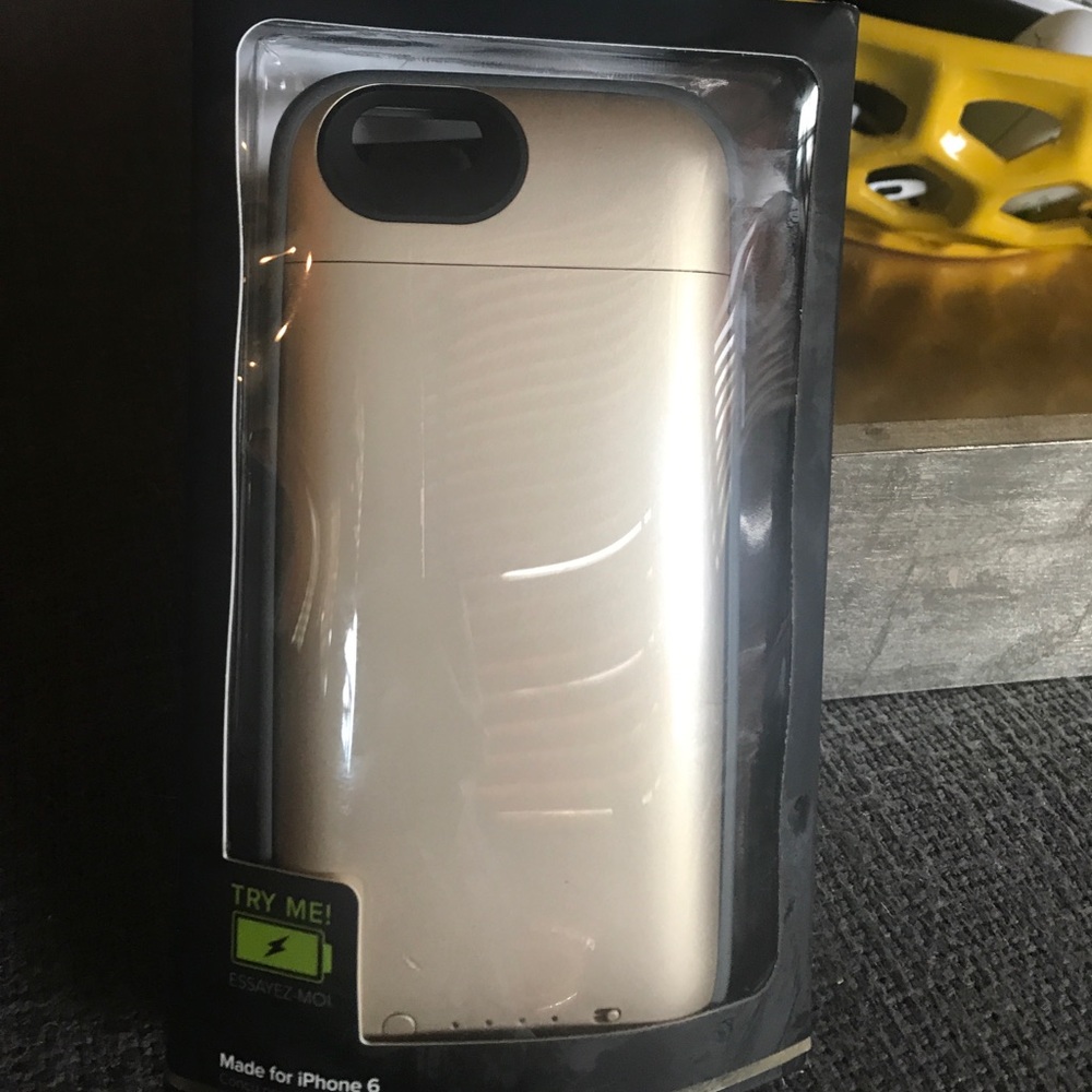 Mophie Iphone case charger