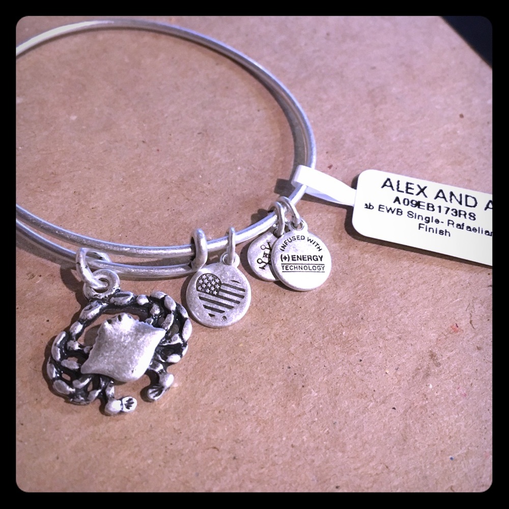 Crab charm silver bangle
