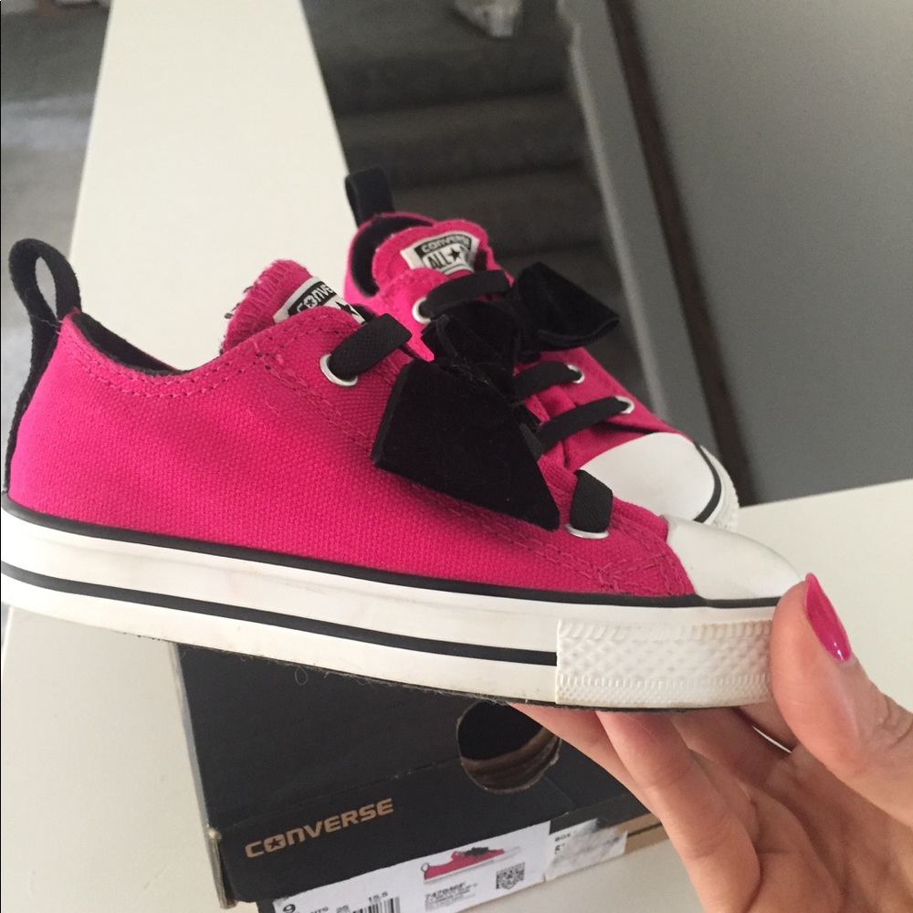 Girls Size 9 Converse Sneaker