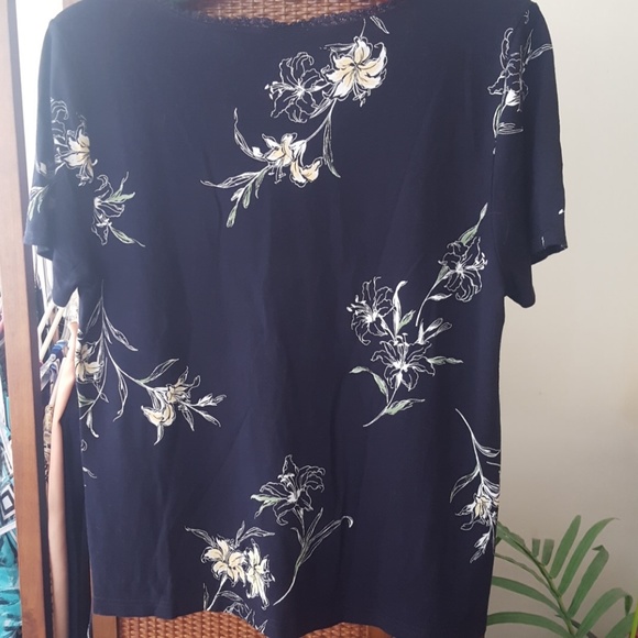 Emma James Floral Blue Short Sleeves Blouse Top.  L - Picture 5 of 8