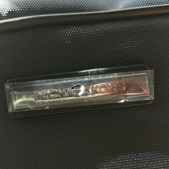 Michael kors unisex zipup bag - Picture 2 of 3