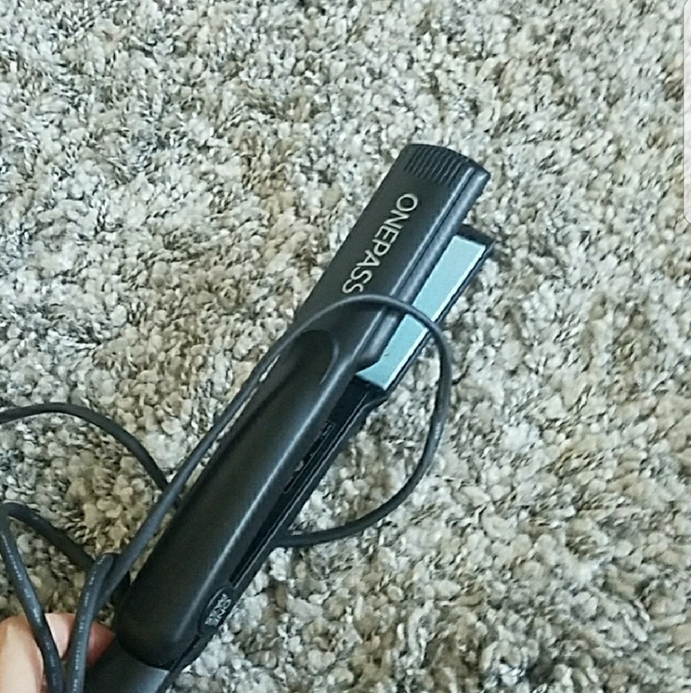 One Pass hair straightener