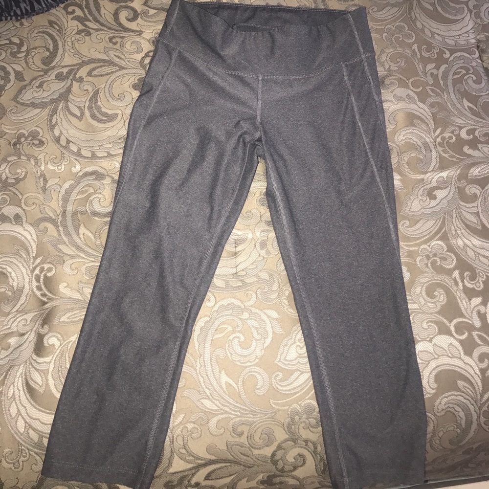 Gray crop leggings