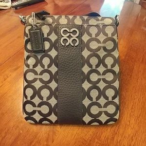 COACH CROSS BODY PURSE. EUC