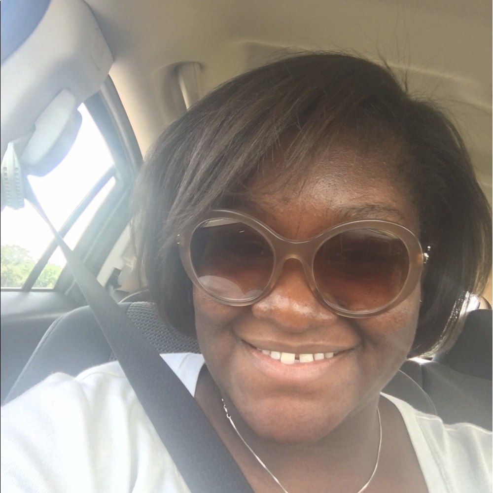 Meet your Posher, Simone