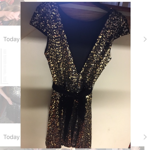 (8) Badgley Mischka Dresses - Picture 2 of 5