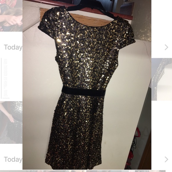 (8) Badgley Mischka Dresses - Picture 3 of 5