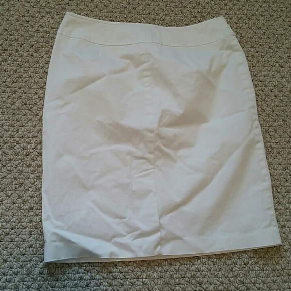 Donated! BLOOMINGDALE'S white skirt! Sz 10. - Picture 5 of 8