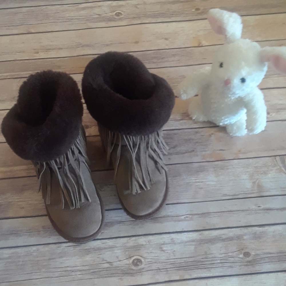 Lamo girls suede and fur boots - size 4