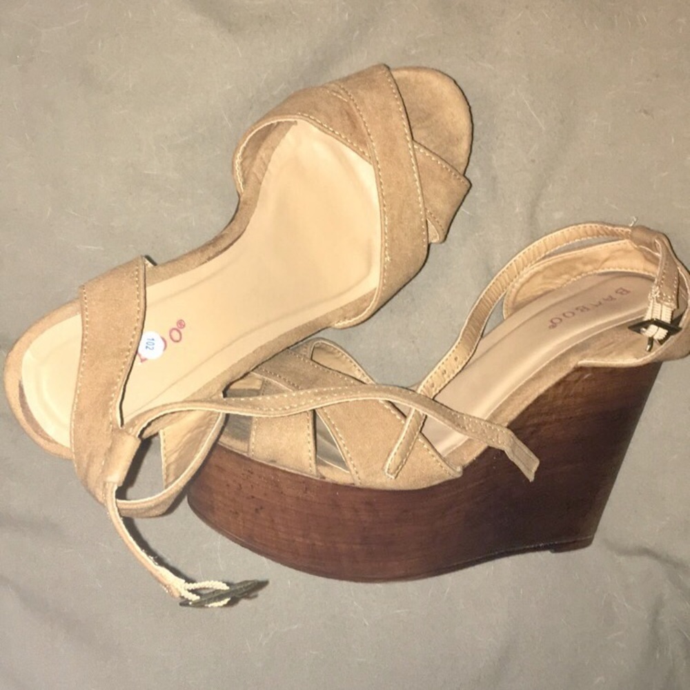 Brown wood wedges