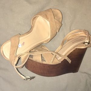 Brown wood wedges