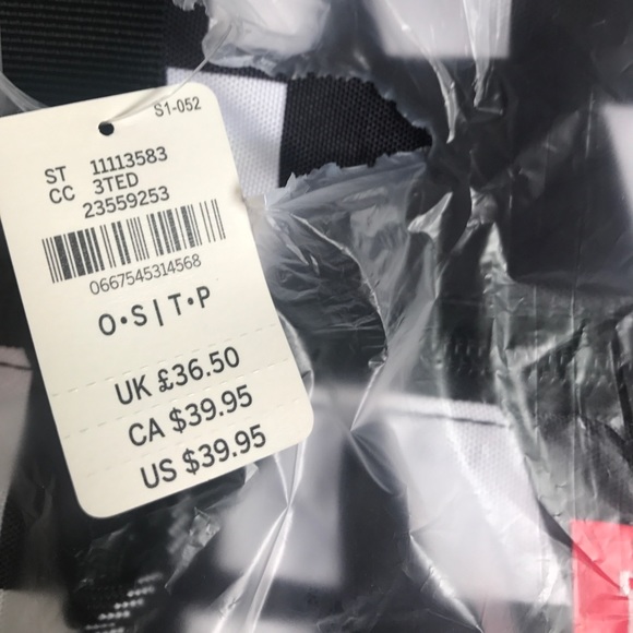 pink duffle bag - Picture 2 of 2