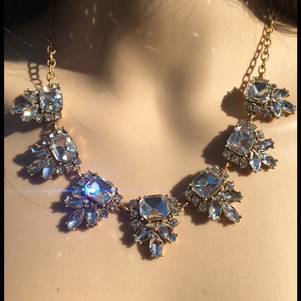 CLOSING SALE. J CREW NECKLACE CRYSTAL DUCHESS - Picture 5 of 8