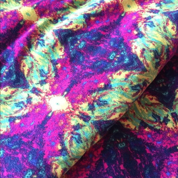 LuLaRoe One Size Leggings Never worn! - Picture 2 of 3